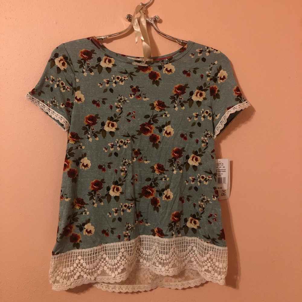NWT LIGHT BLUE FLORAL PRINT T-SHIRT